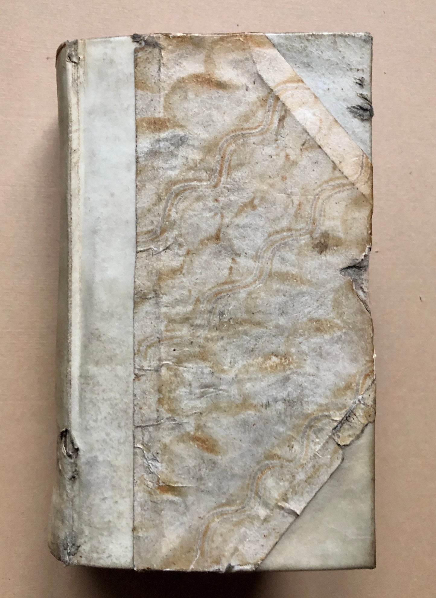 De Calceo Antiquo by B. Balduninus. An Ancient Book About Shoes. With 20 engravings. Size: 14.5 x 8 cms.