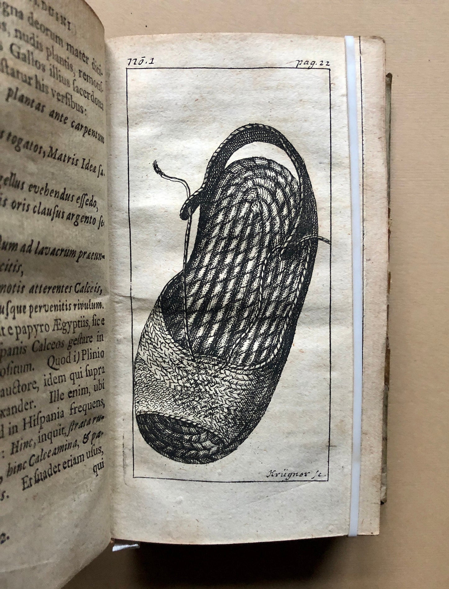De Calceo Antiquo by B. Balduninus. An Ancient Book About Shoes. With 20 engravings. Size: 14.5 x 8 cms.