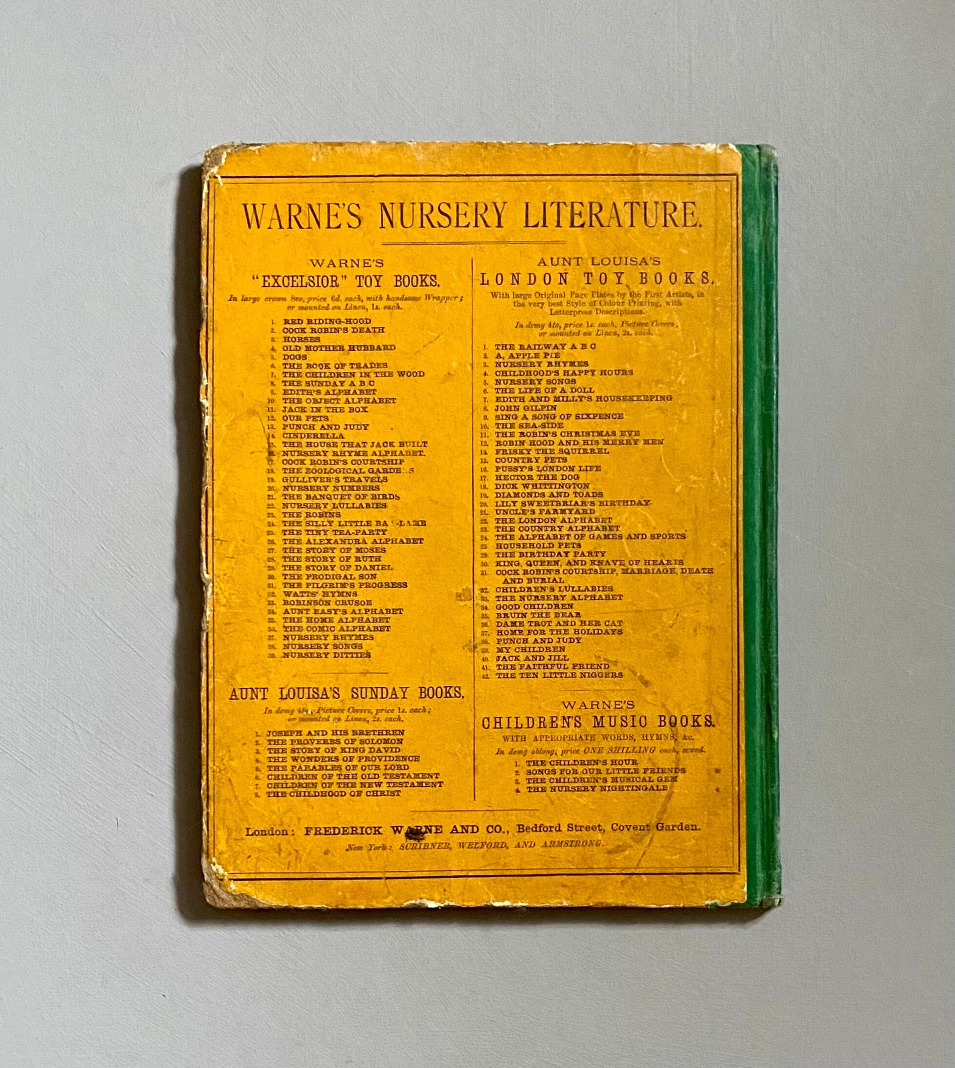 Home Favourites. Four Stories. Thirty-two Full Page Illustrations. Published by Frederick Warne. Circa 1875. Size: 25 x 19 cms.