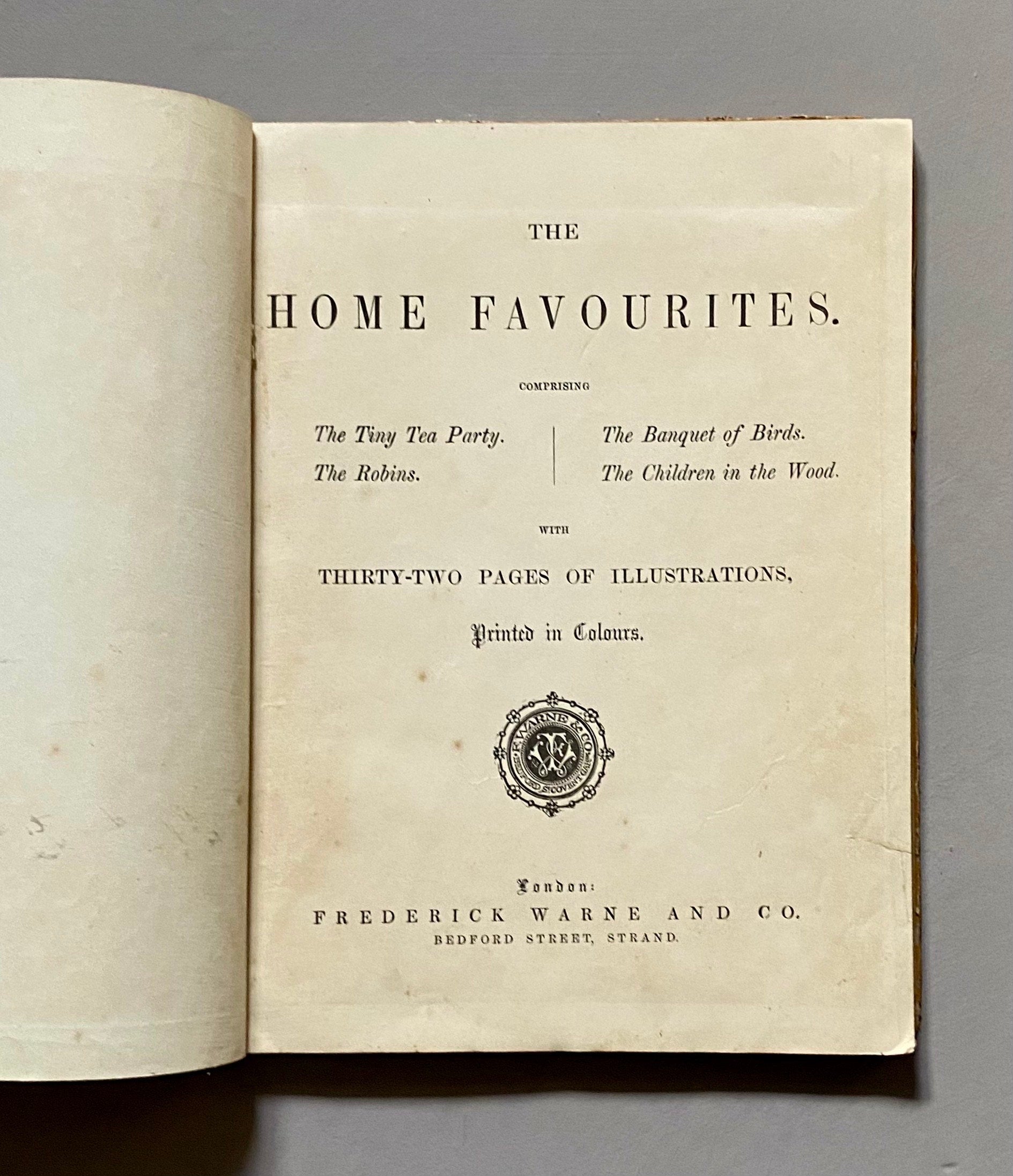 Home Favourites. Four Stories. Thirty-two Full Page Illustrations. Published by Frederick Warne. Circa 1875. Size: 25 x 19 cms.
