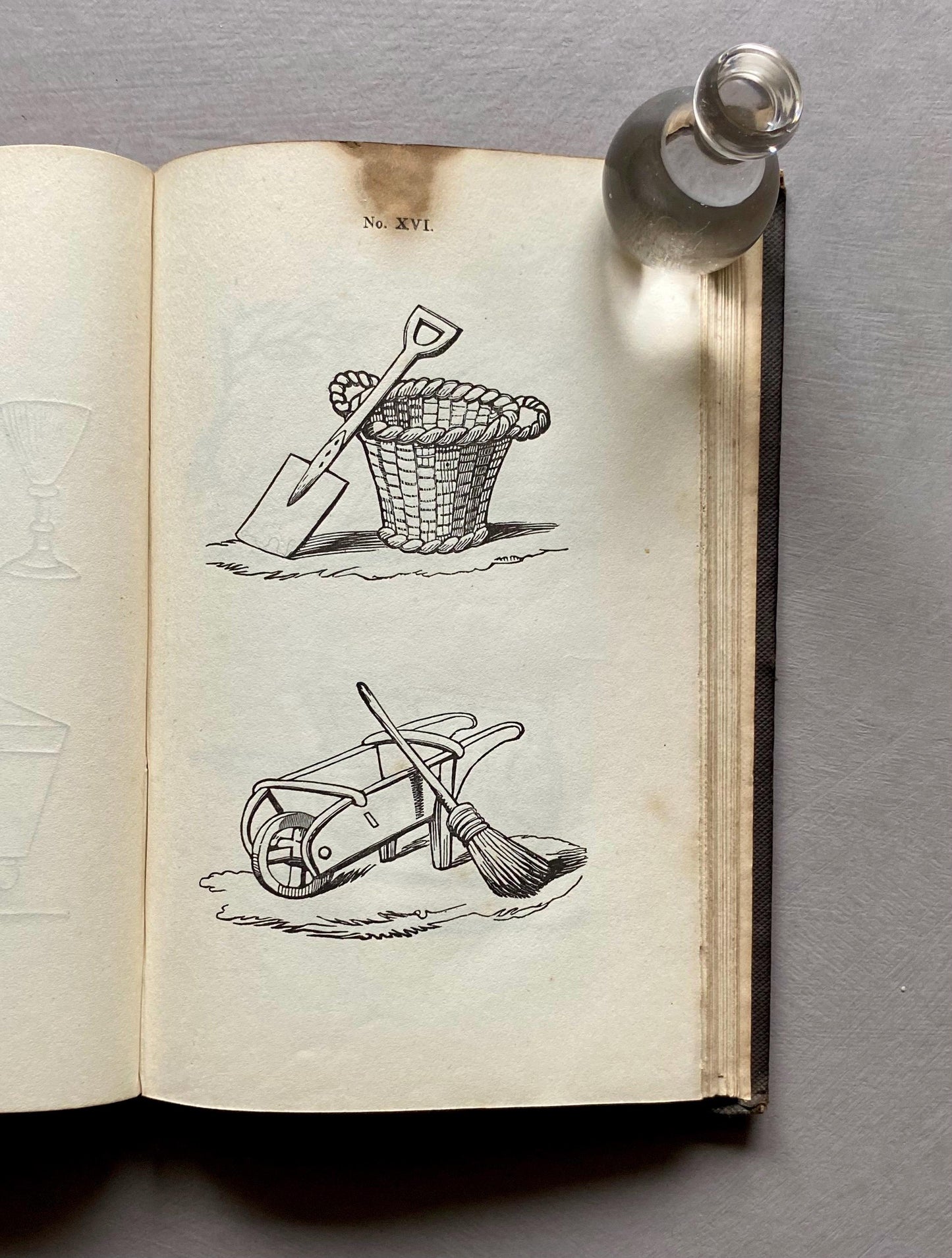 A First Book of Drawing by William and Robert Chambers. 48 Drawings To Copy and Colour. Published in 1845. Size: 17.5 x 11 cms.