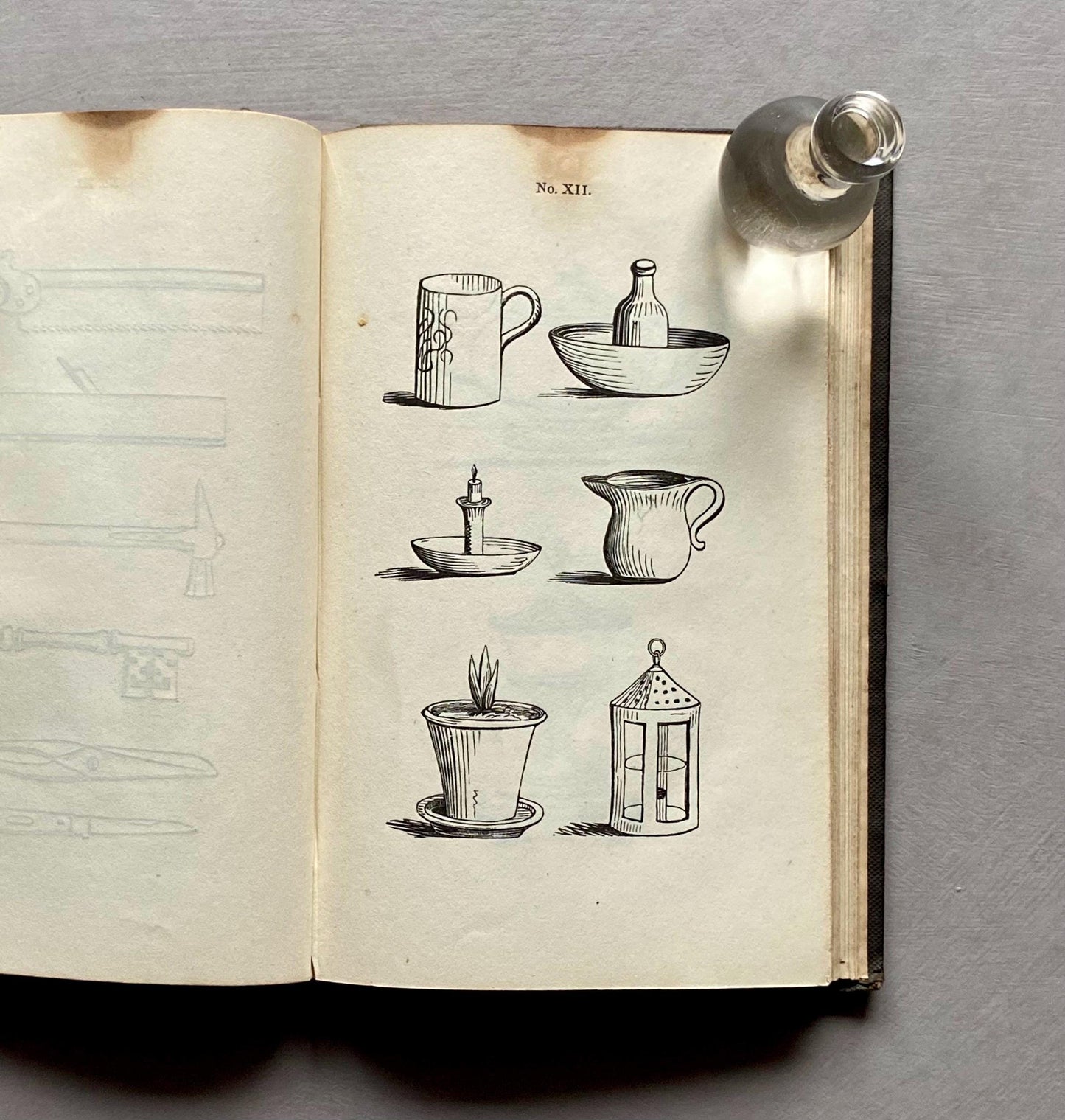 A First Book of Drawing by William and Robert Chambers. 48 Drawings To Copy and Colour. Published in 1845. Size: 17.5 x 11 cms.