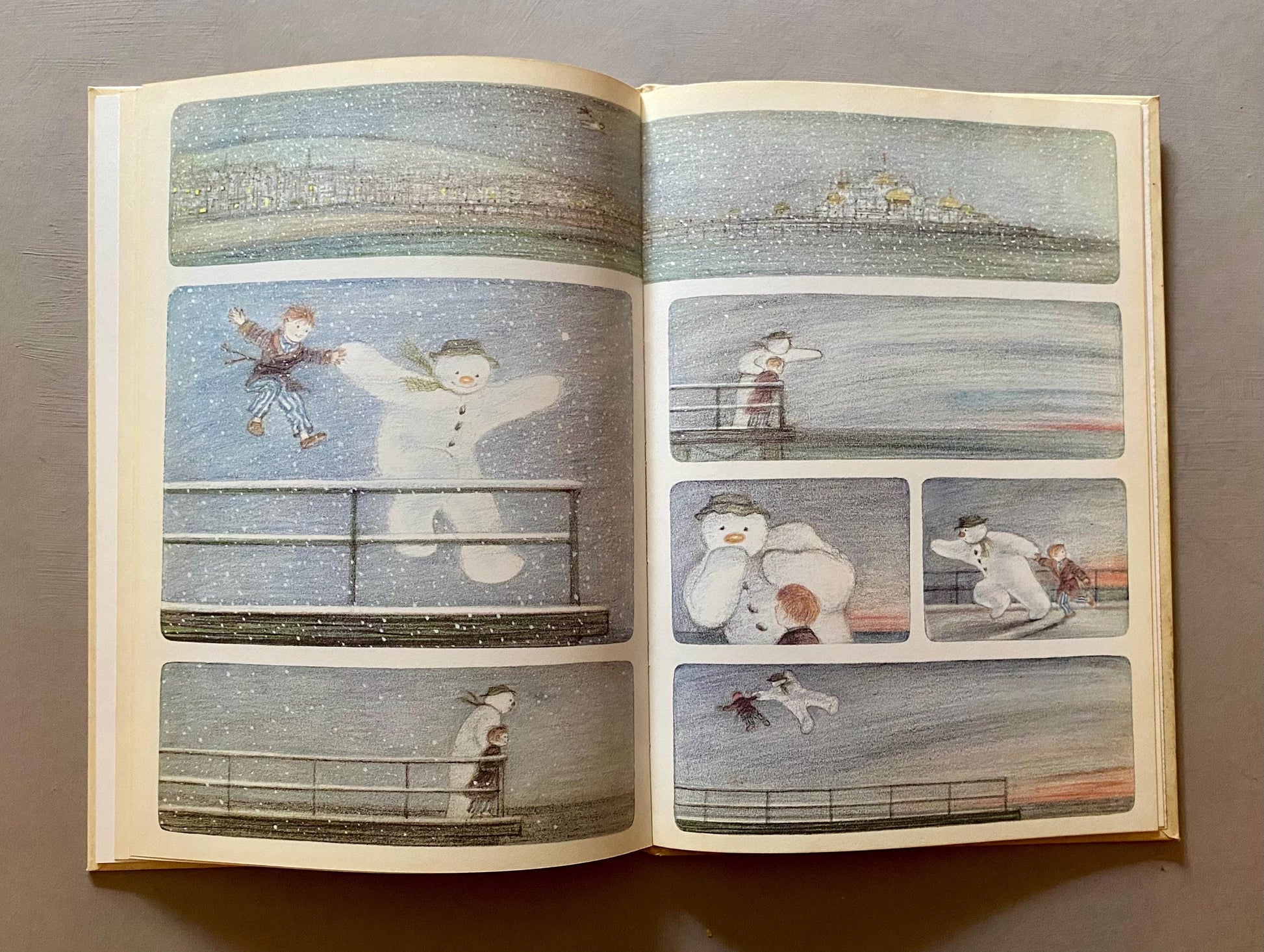 The Snowman. Written and illustrated by Raymond Briggs. 1978. A First Edition. Size: 30.5 x 21.5 cms.