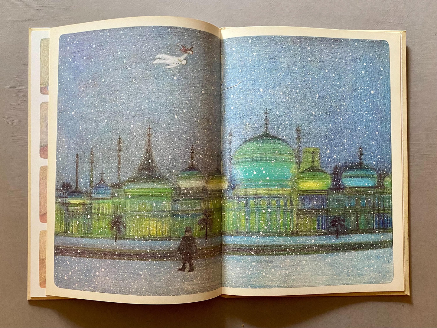 The Snowman. Written and illustrated by Raymond Briggs. 1978. A First Edition. Size: 30.5 x 21.5 cms.