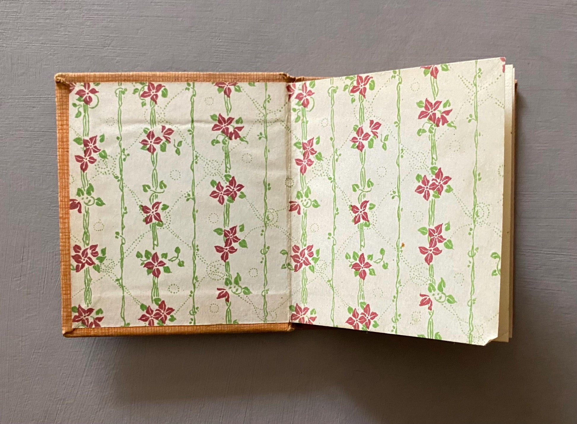 Lucinda. A Tiny Book : 8 x 7 inches. Published by Humphrey Milford. Presumed 1930s.